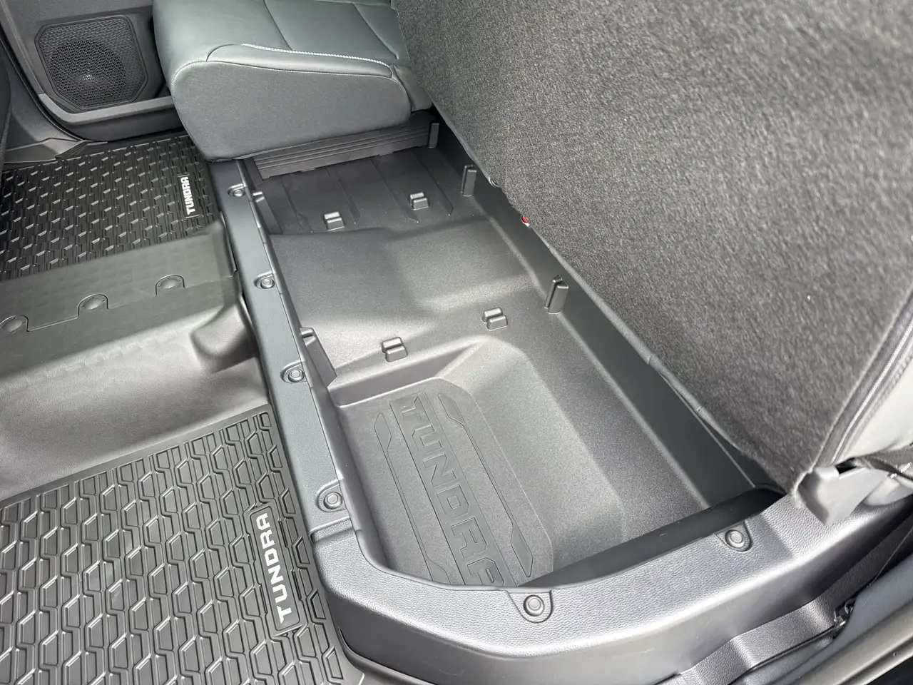 Toyota Tundra снимка Toyota Tundra