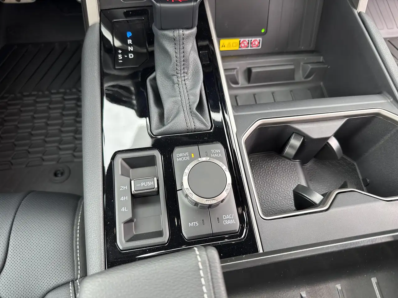 Toyota Tundra снимка Toyota Tundra