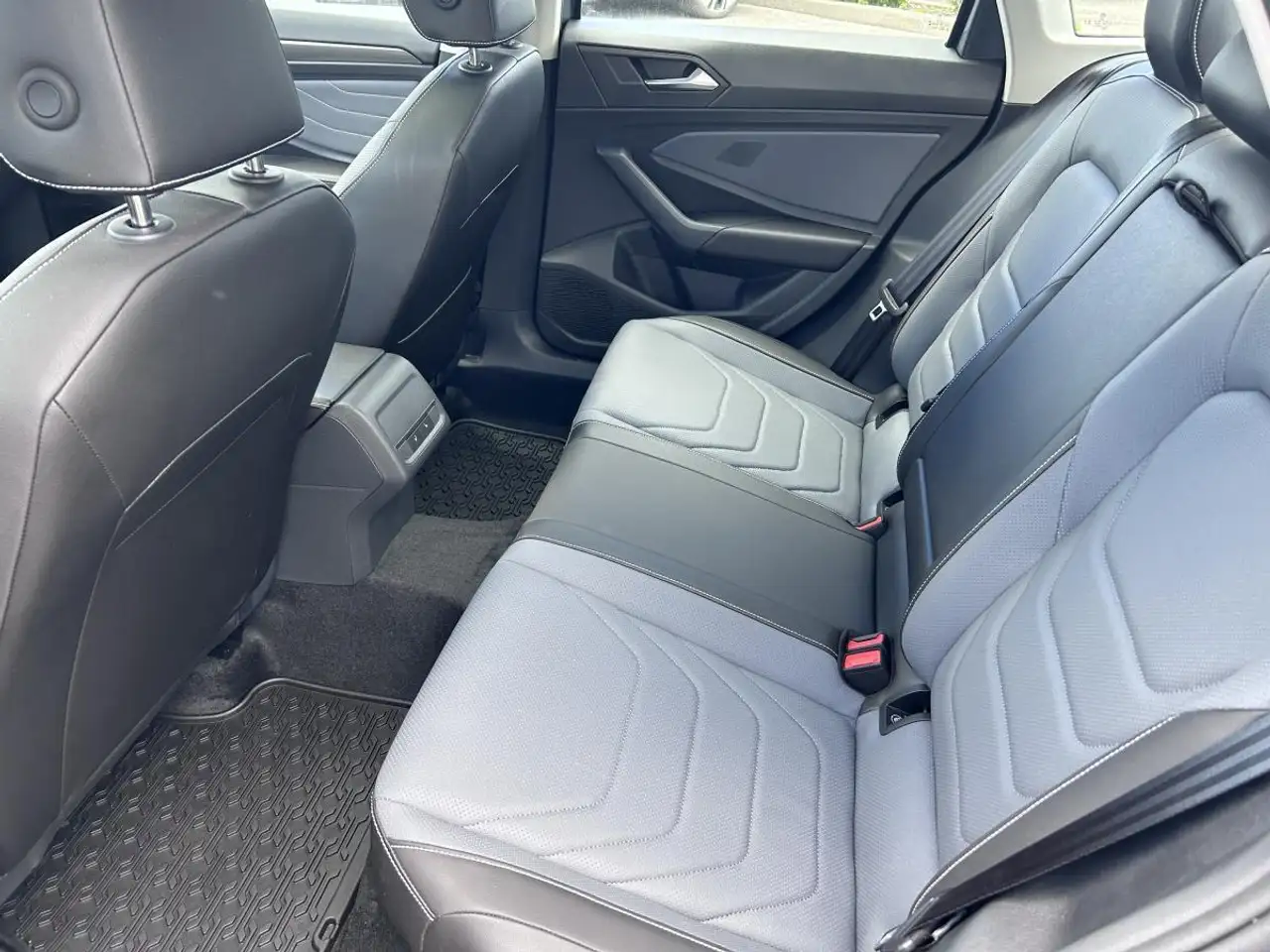 Volkswagen Jetta photo Volkswagen Jetta