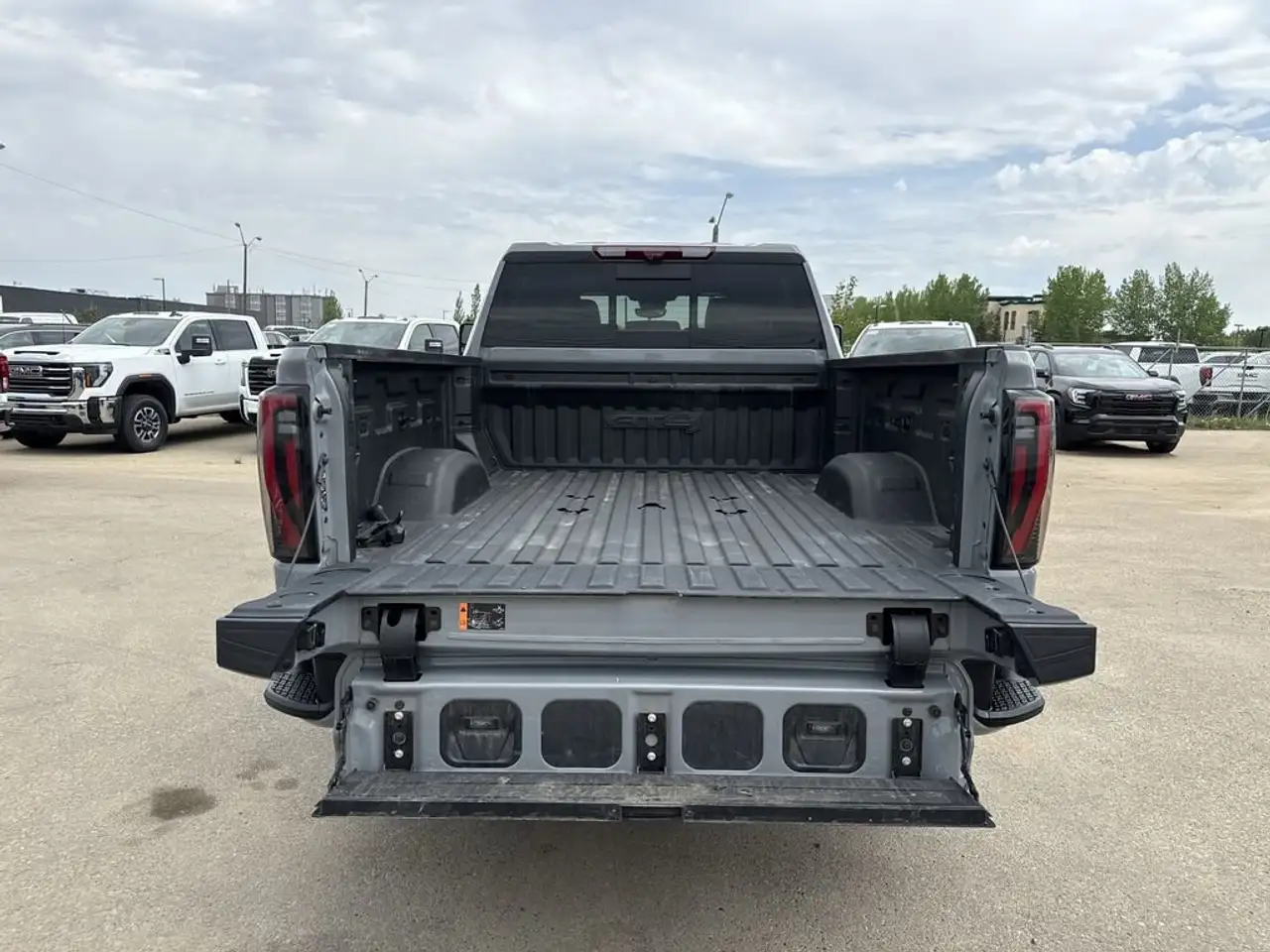 GMC Sierra 2500HD photo GMC Sierra 2500HD