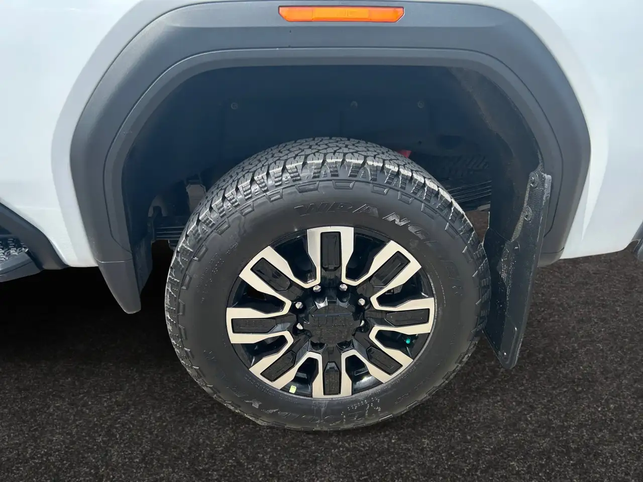 GMC Sierra 2500HD снимка GMC Sierra 2500HD