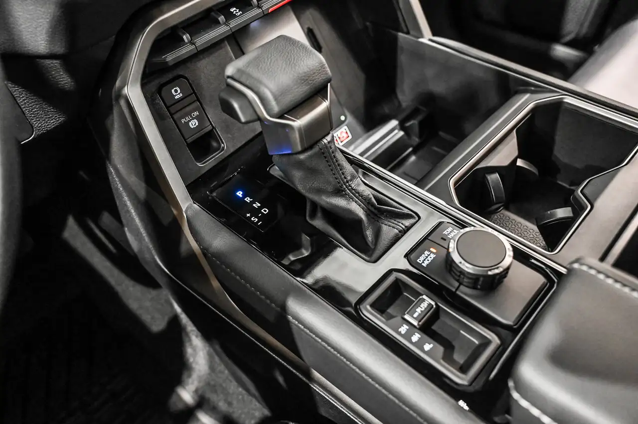 Toyota Tundra снимка Toyota Tundra