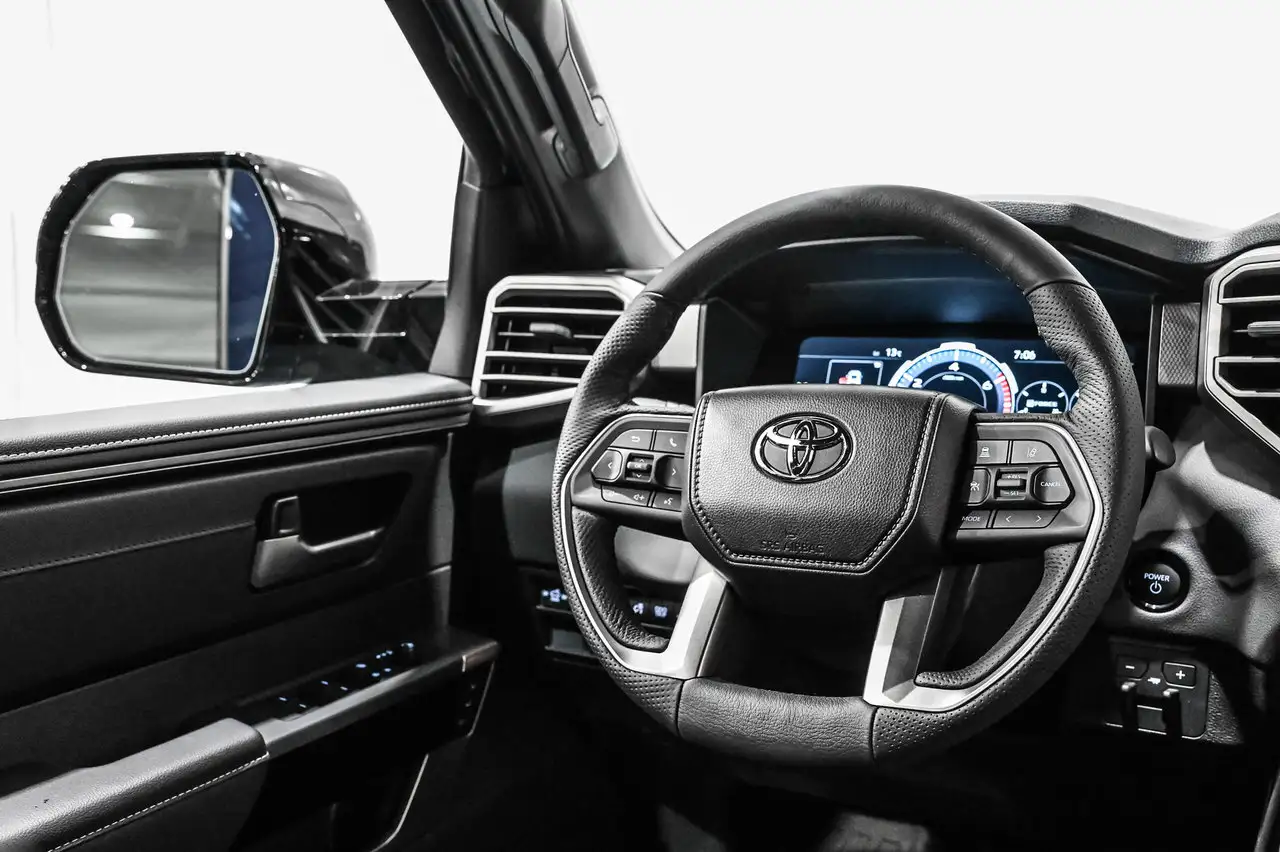 Toyota Tundra снимка Toyota Tundra