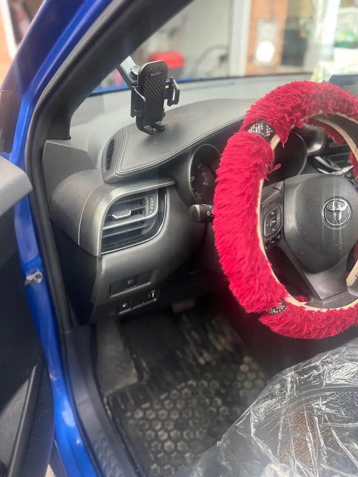 Toyota C-HR снимка Toyota C-HR