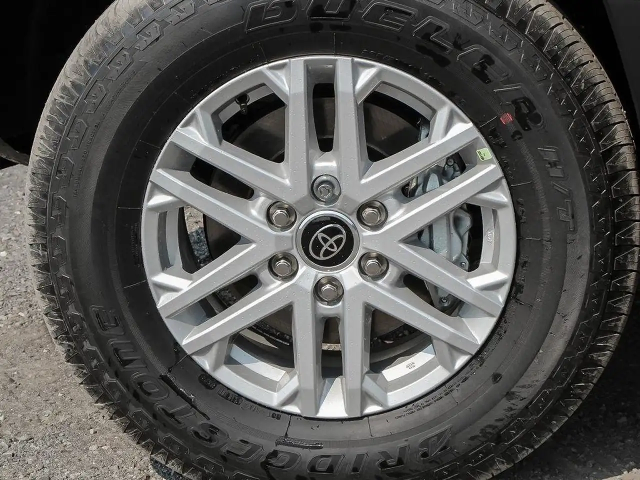 Toyota Tundra снимка Toyota Tundra