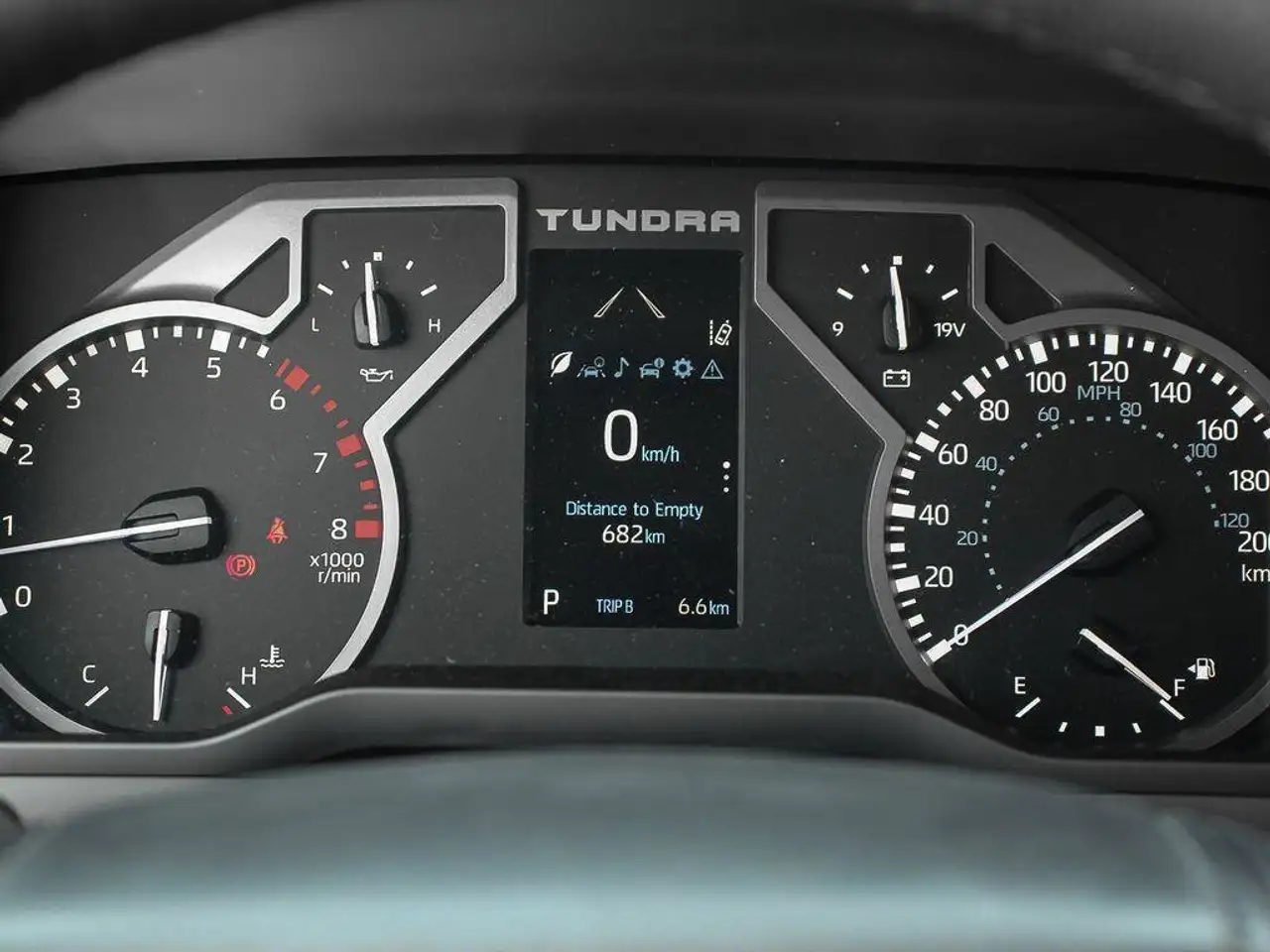 Toyota Tundra снимка Toyota Tundra