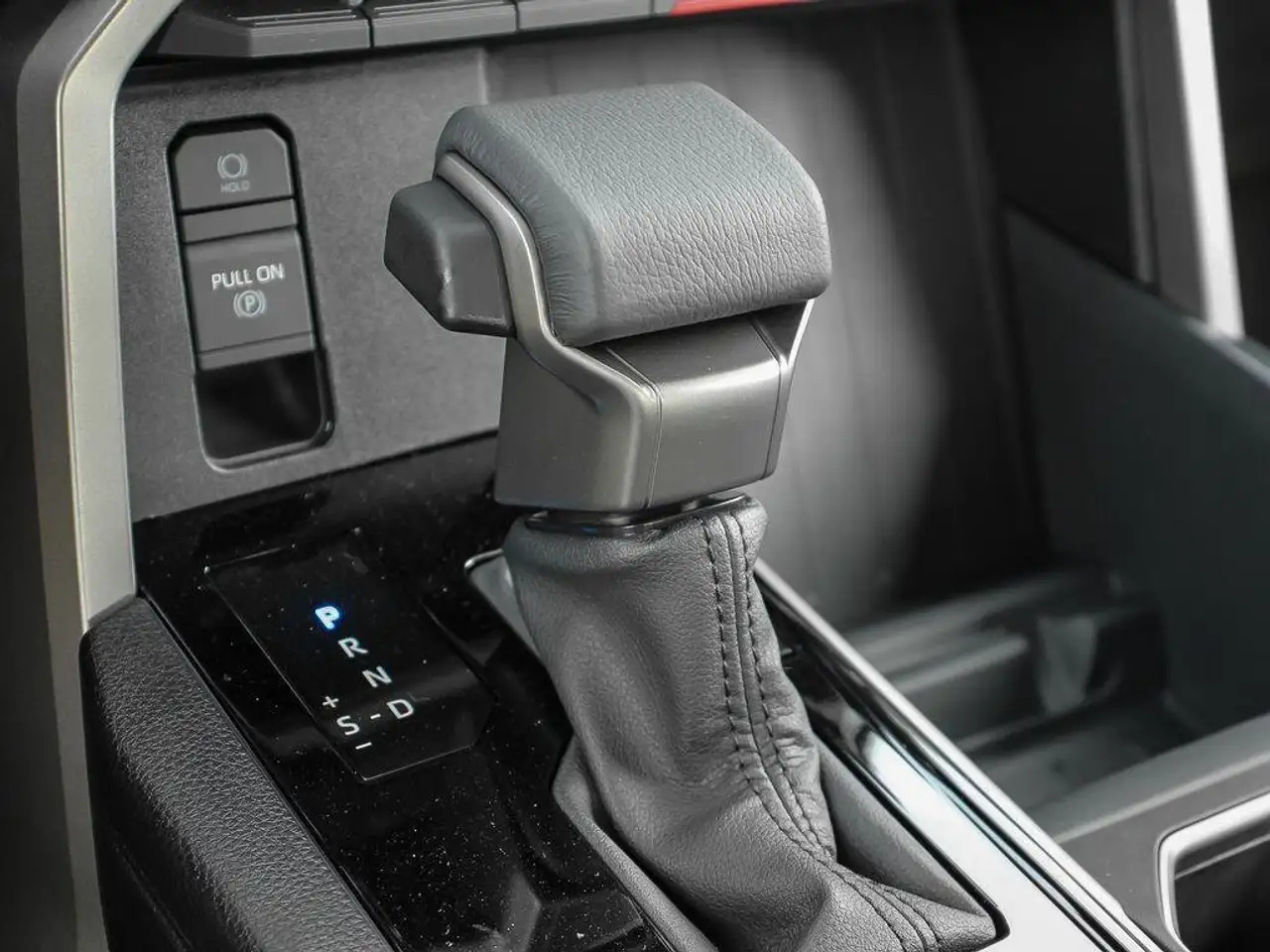Toyota Tundra снимка Toyota Tundra