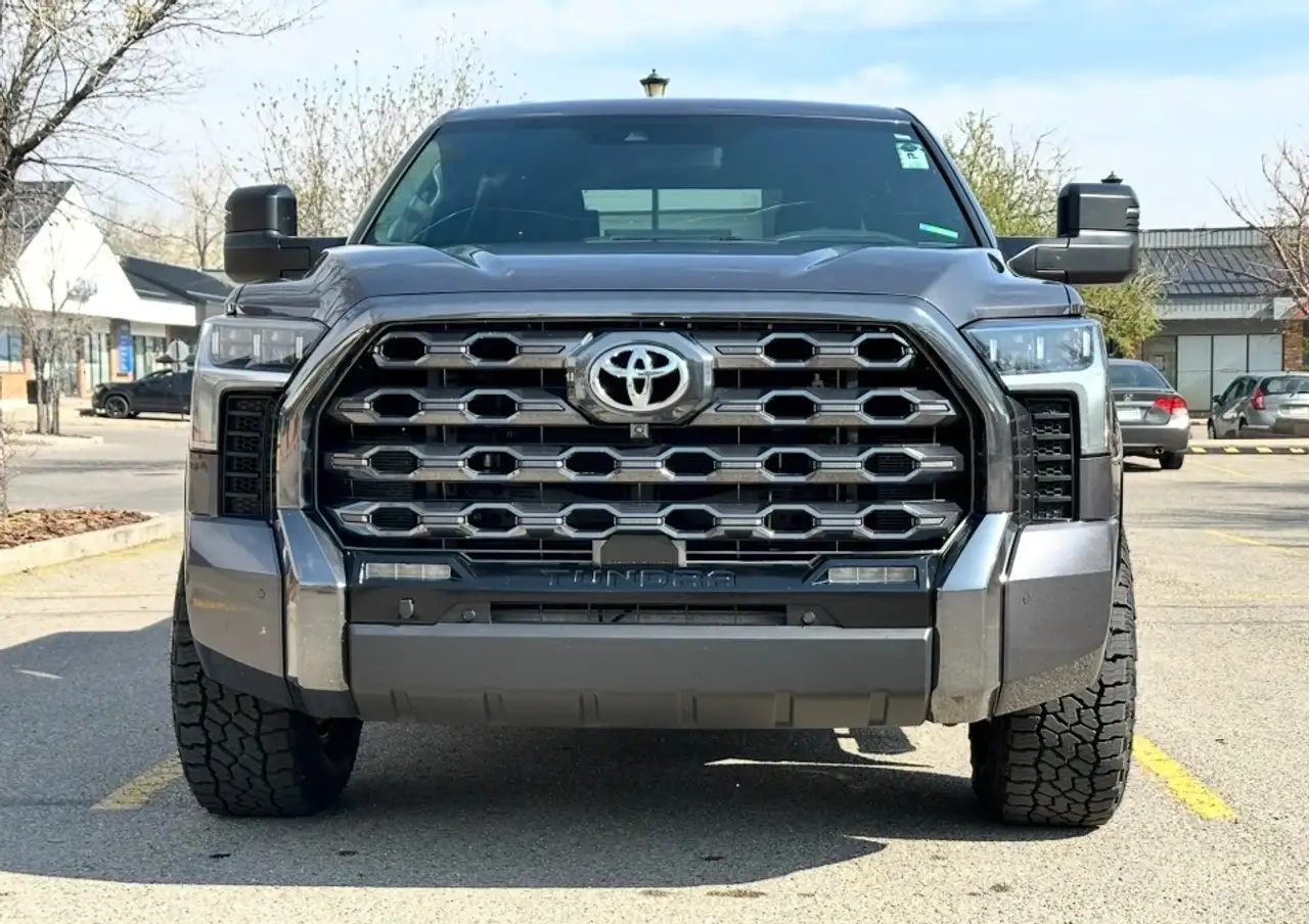 Toyota Tundra снимка Toyota Tundra