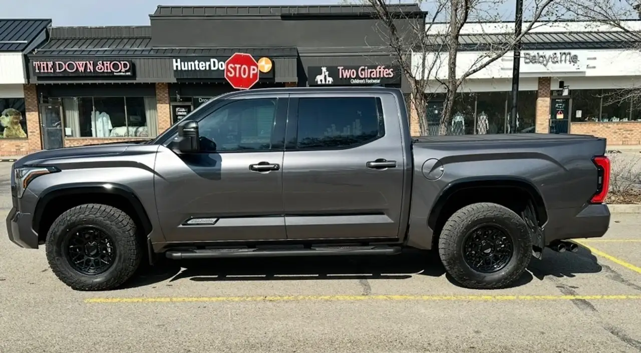 Toyota Tundra снимка Toyota Tundra