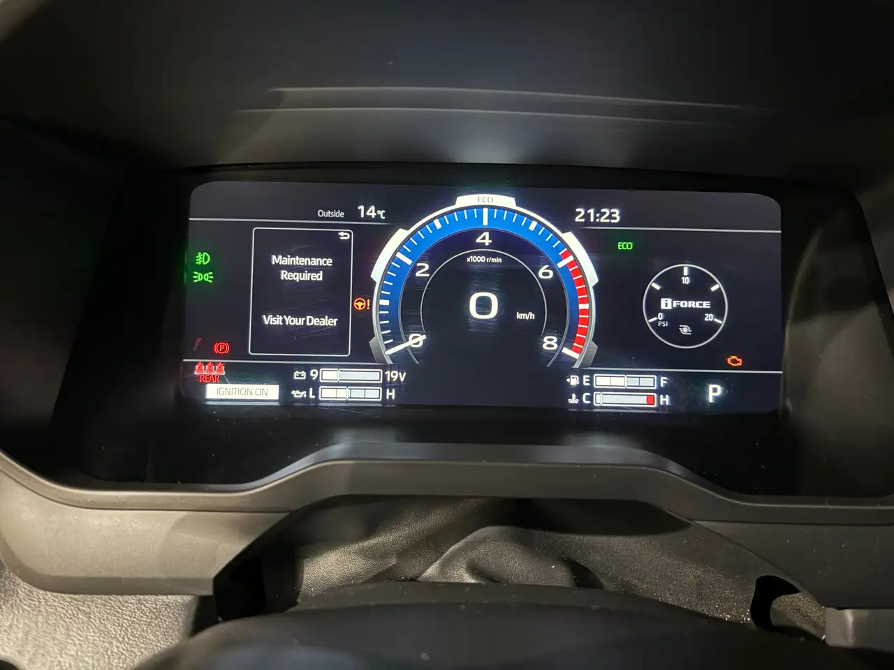 Toyota Tundra снимка Toyota Tundra