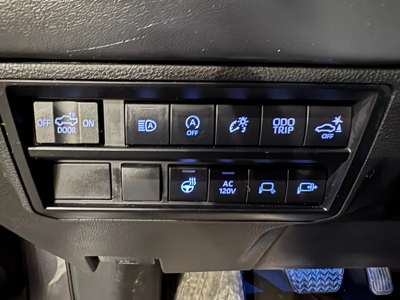 Toyota Tundra снимка Toyota Tundra