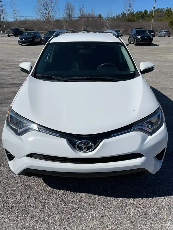 Toyota RAV 4 снимка Toyota RAV 4