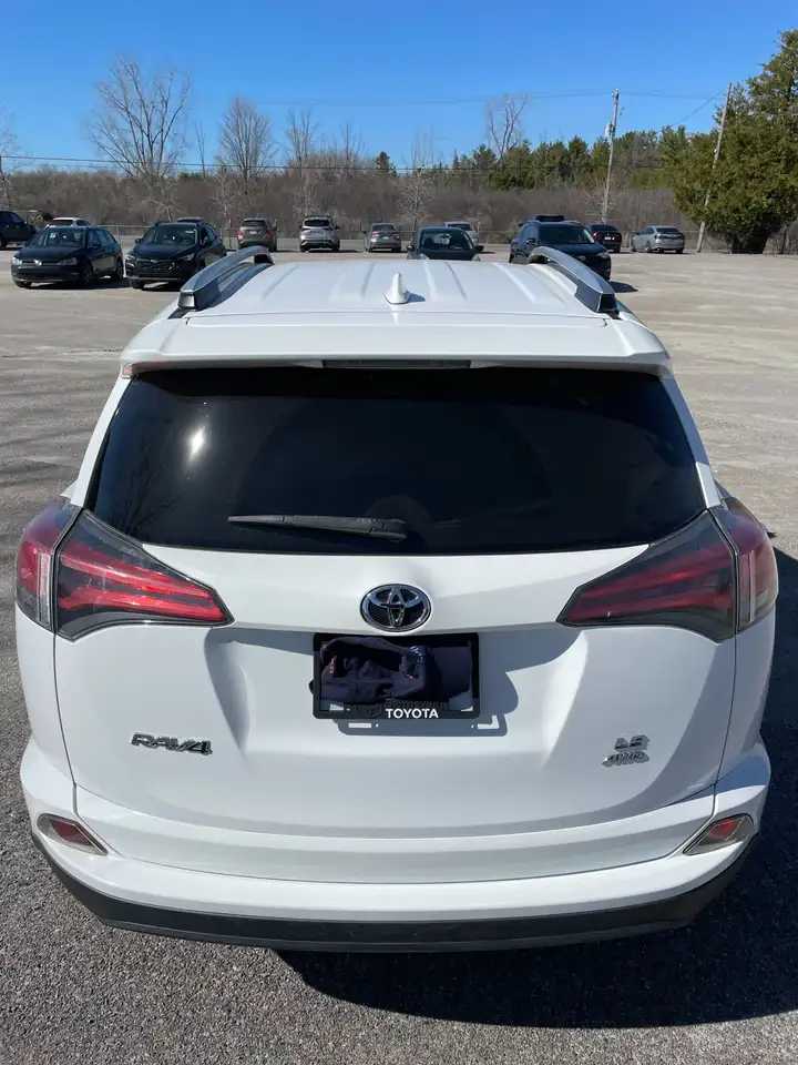 Toyota RAV 4 снимка Toyota RAV 4
