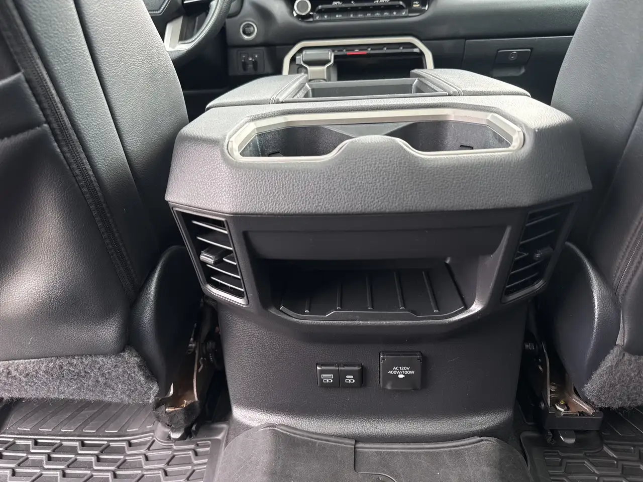 Toyota Tundra снимка Toyota Tundra
