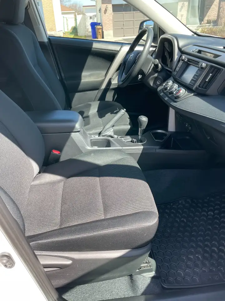 Toyota RAV 4 снимка Toyota RAV 4