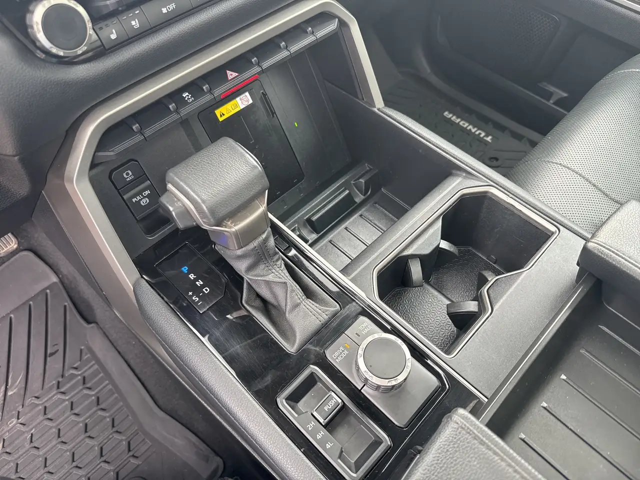 Toyota Tundra снимка Toyota Tundra