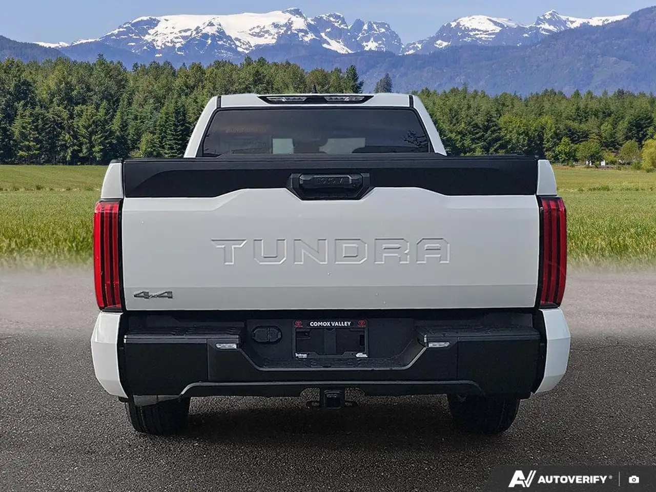 Toyota Tundra снимка Toyota Tundra