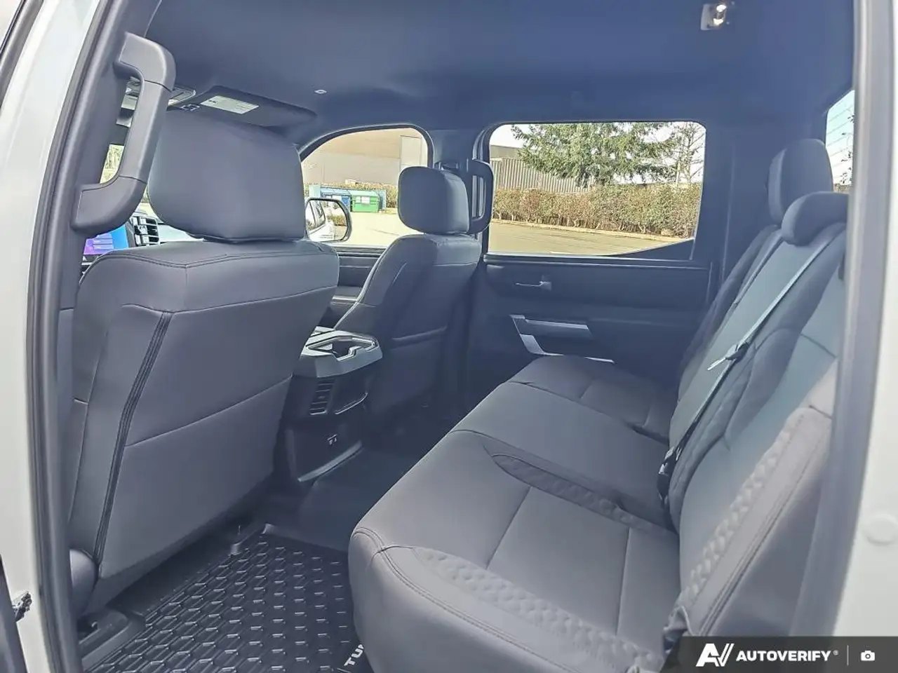 Toyota Tundra снимка Toyota Tundra