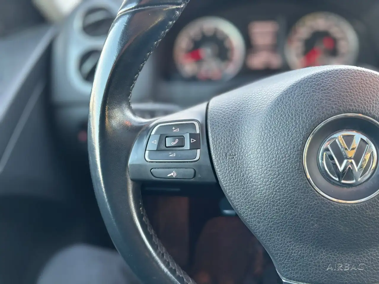 Volkswagen Tiguan снимка Volkswagen Tiguan