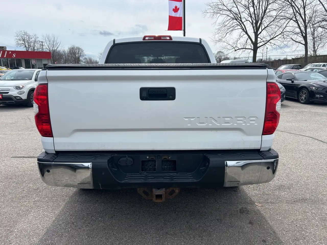 Toyota Tundra снимка Toyota Tundra