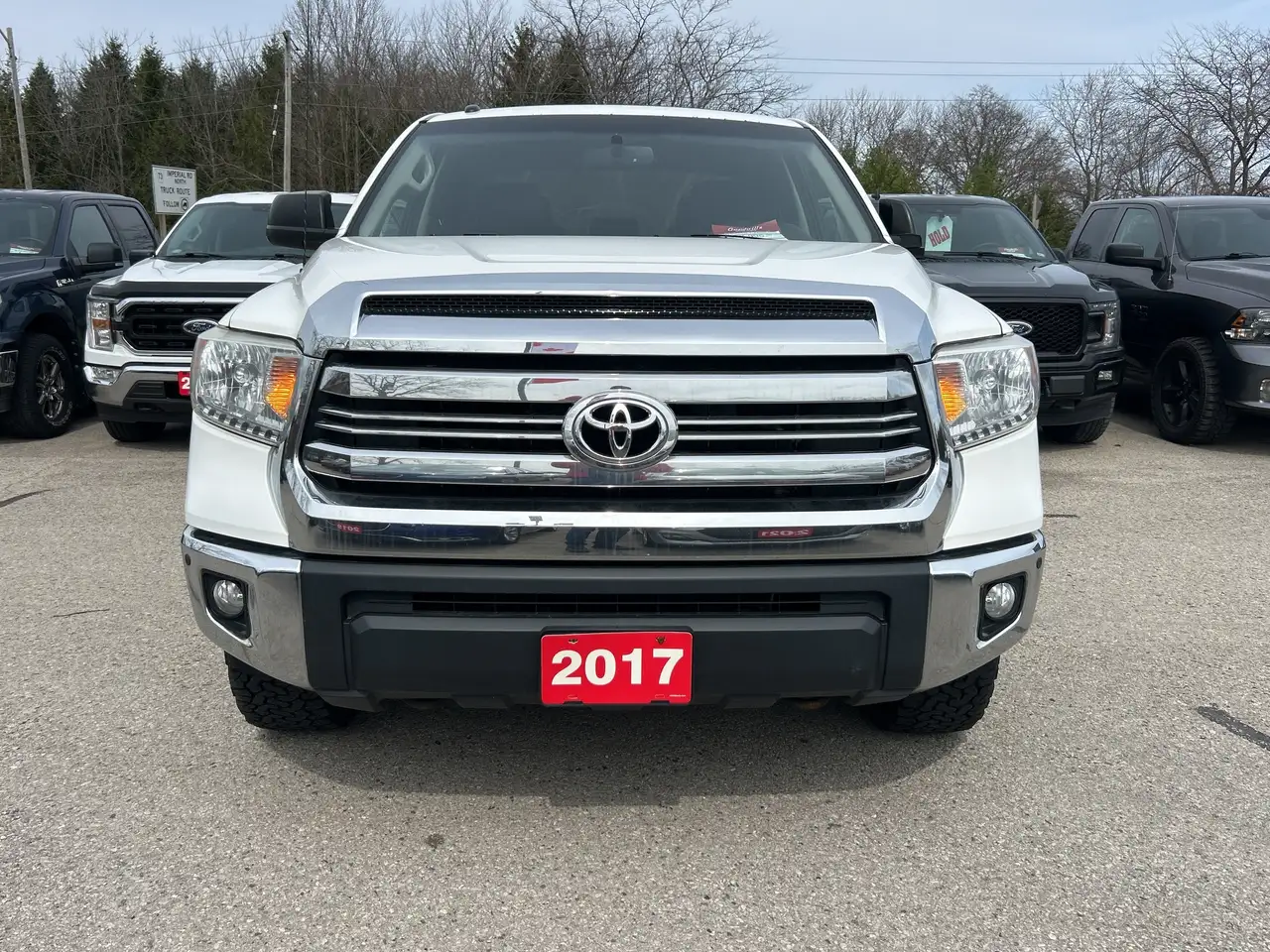 Toyota Tundra снимка Toyota Tundra