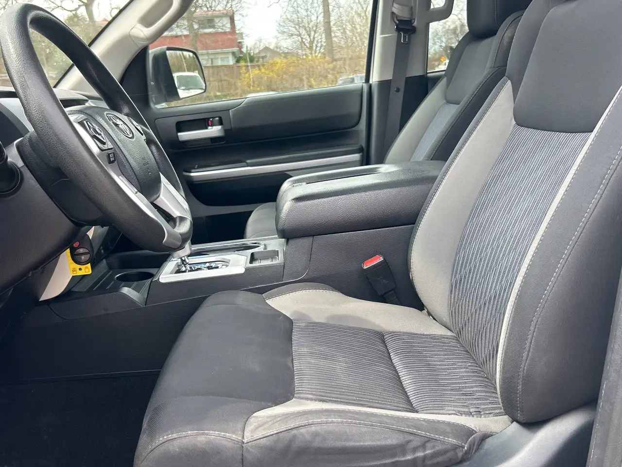 Toyota Tundra снимка Toyota Tundra