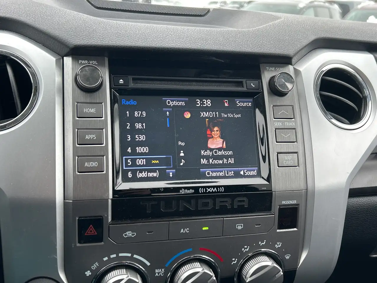 Toyota Tundra снимка Toyota Tundra