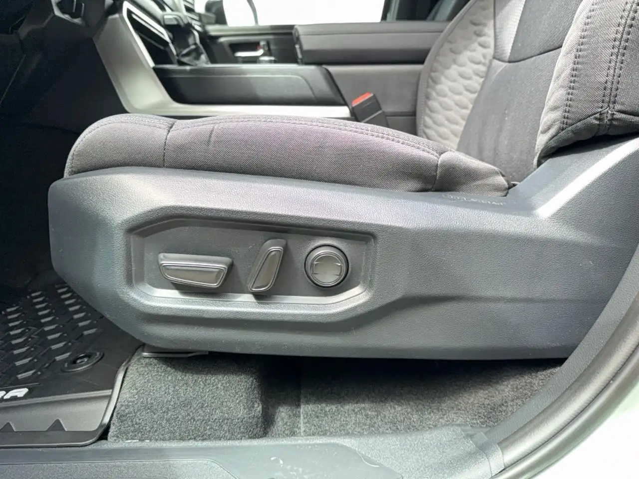 Toyota Tundra снимка Toyota Tundra
