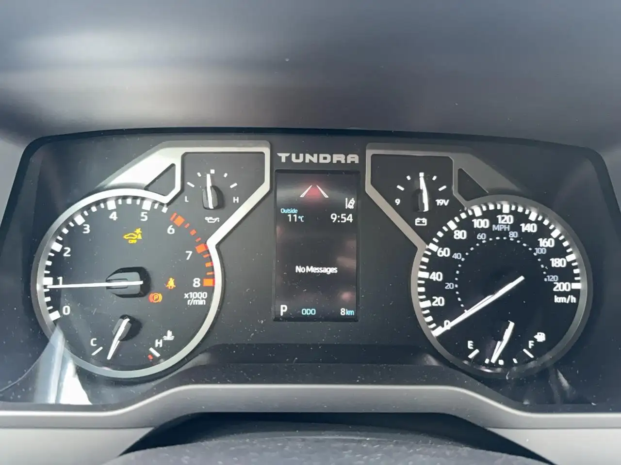 Toyota Tundra снимка Toyota Tundra