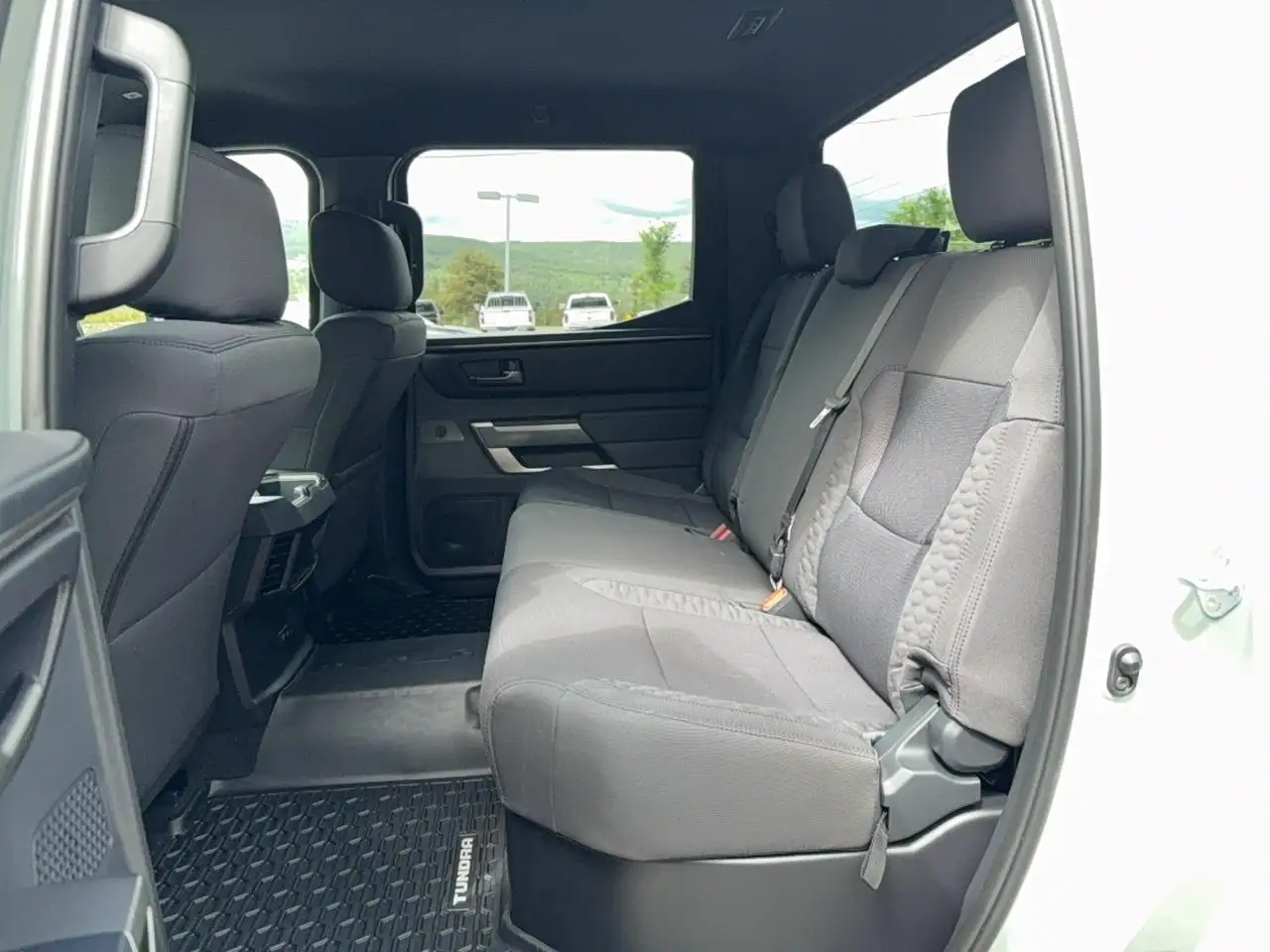 Toyota Tundra снимка Toyota Tundra