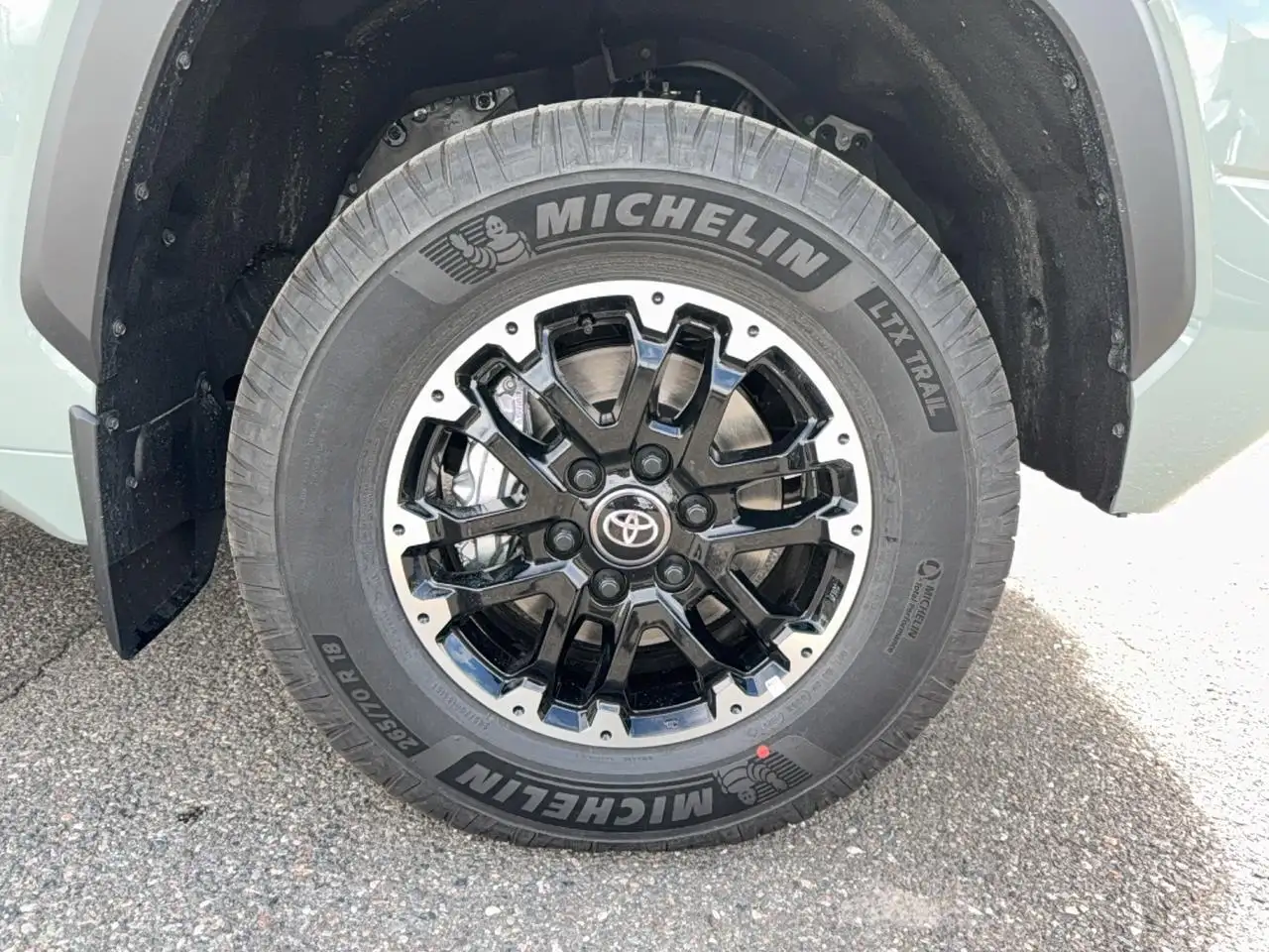 Toyota Tundra снимка Toyota Tundra