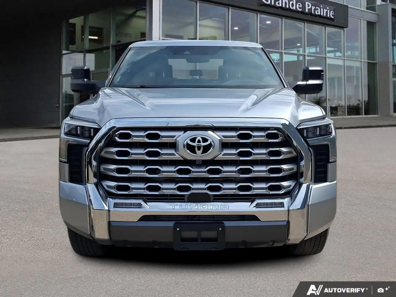 Toyota Tundra снимка Toyota Tundra
