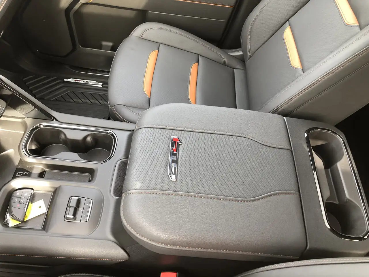 GMC Sierra 3500HD снимка GMC Sierra 3500HD