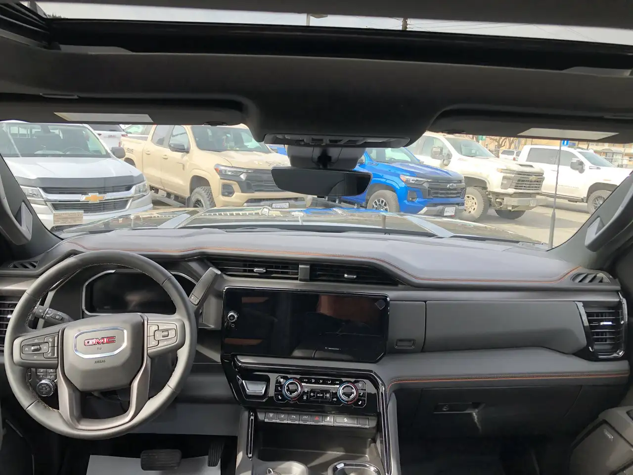 GMC Sierra 3500HD снимка GMC Sierra 3500HD