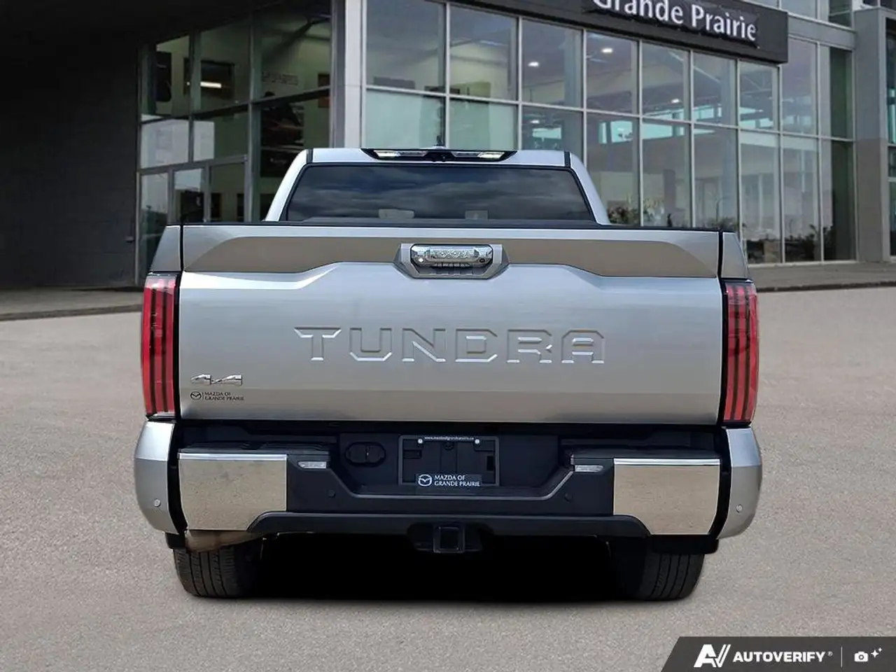 Toyota Tundra снимка Toyota Tundra