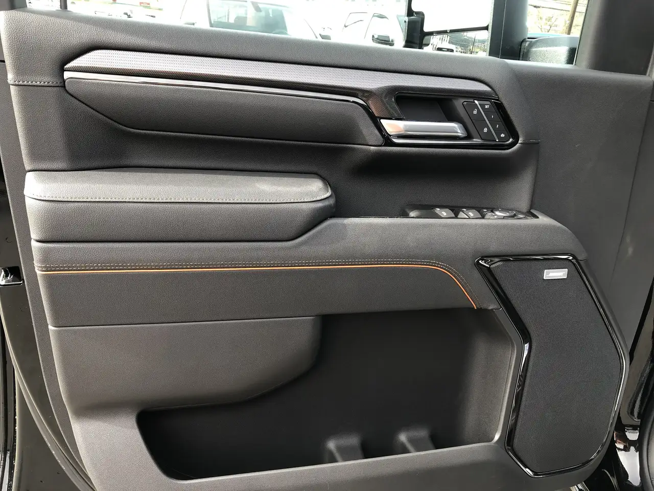 GMC Sierra 3500HD снимка GMC Sierra 3500HD