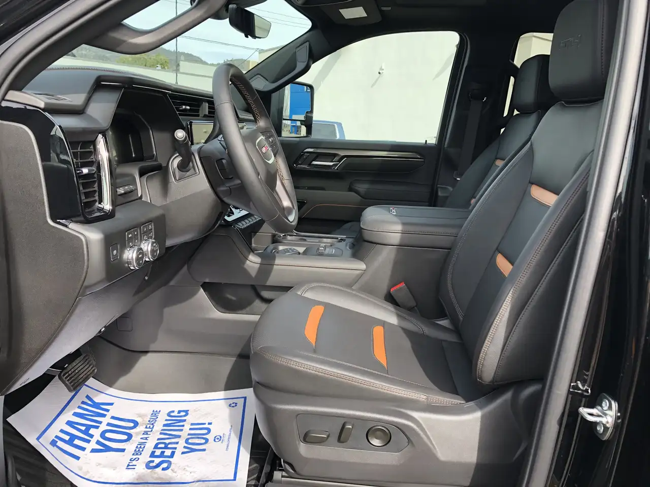 GMC Sierra 3500HD снимка GMC Sierra 3500HD