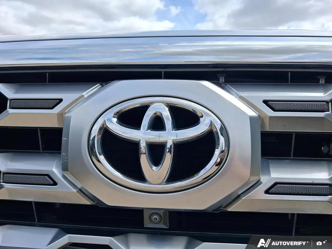 Toyota Tundra снимка Toyota Tundra
