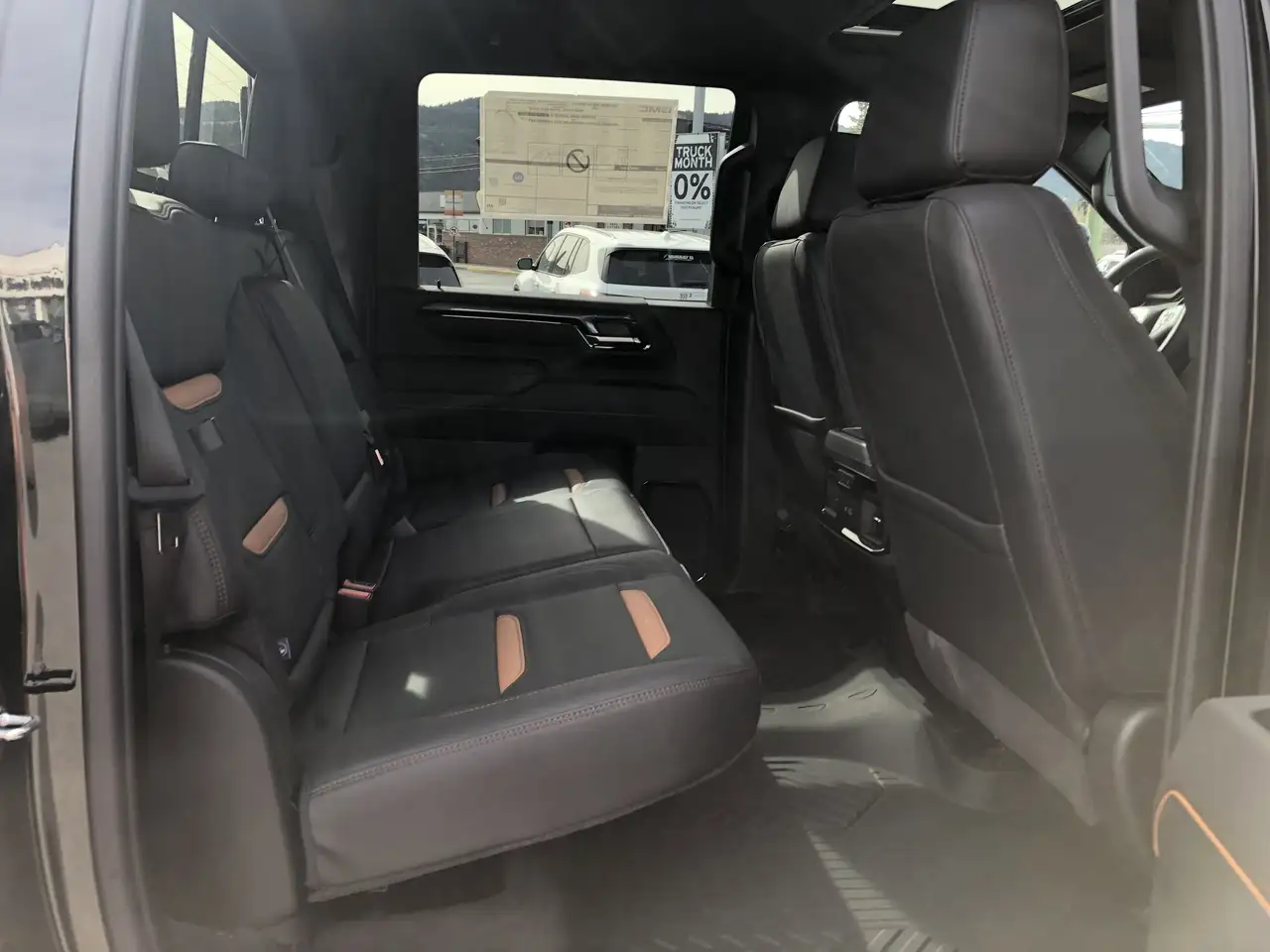 GMC Sierra 3500HD снимка GMC Sierra 3500HD