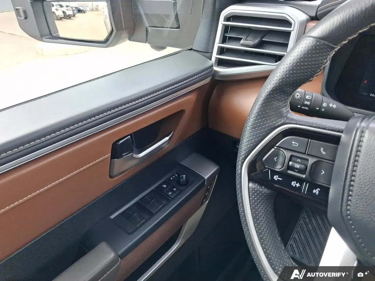 Toyota Tundra снимка Toyota Tundra