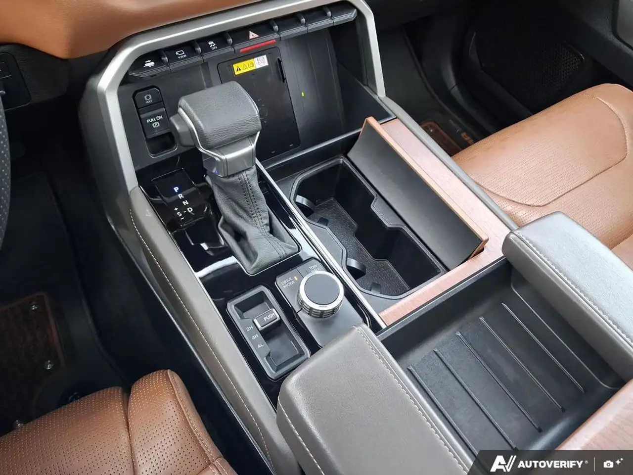 Toyota Tundra снимка Toyota Tundra
