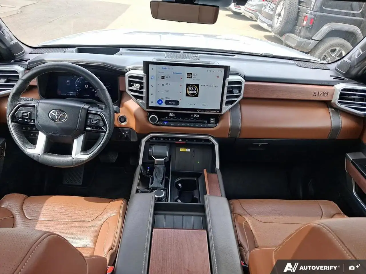 Toyota Tundra снимка Toyota Tundra