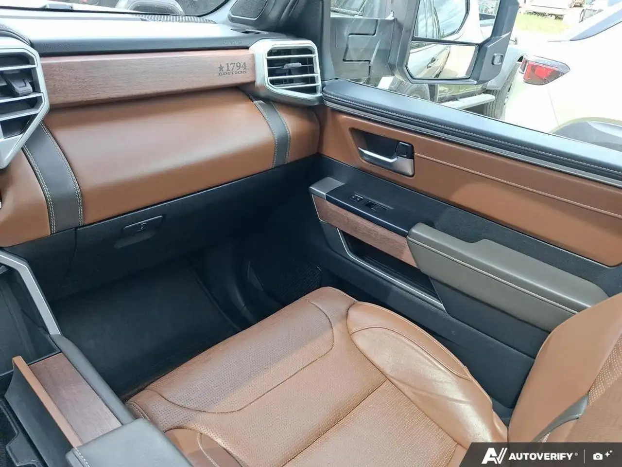 Toyota Tundra снимка Toyota Tundra