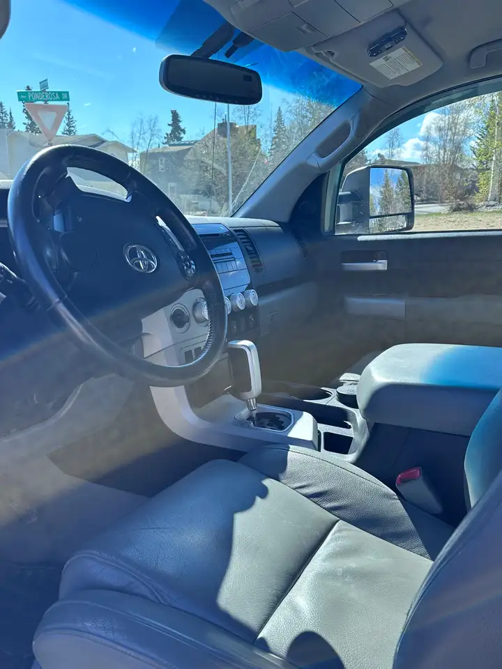 Toyota Tundra снимка Toyota Tundra