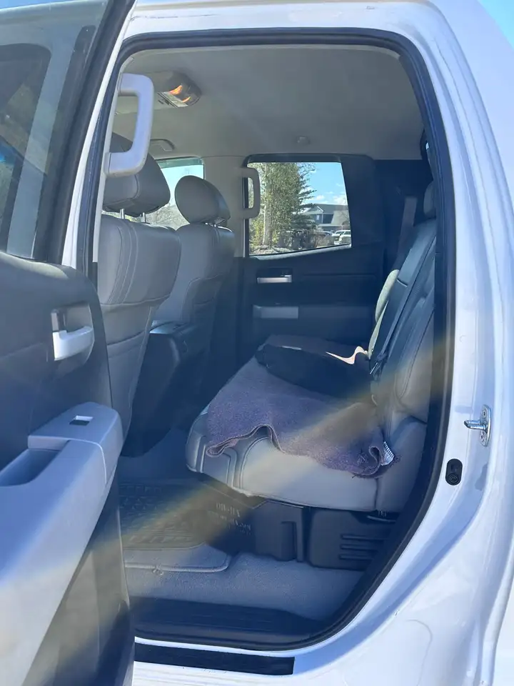 Toyota Tundra снимка Toyota Tundra