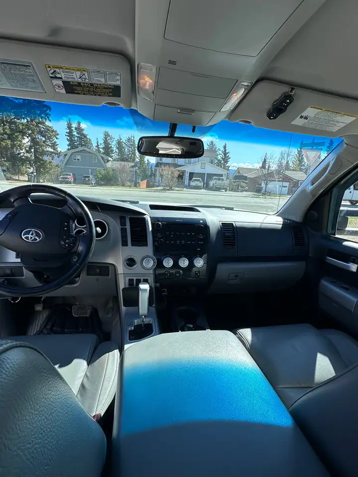 Toyota Tundra снимка Toyota Tundra