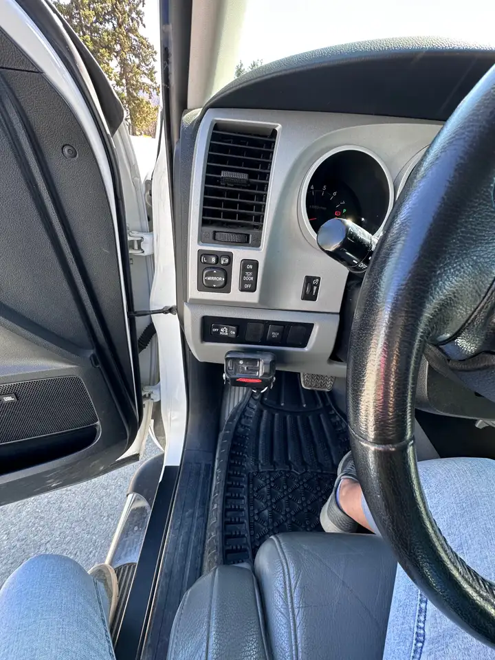 Toyota Tundra снимка Toyota Tundra