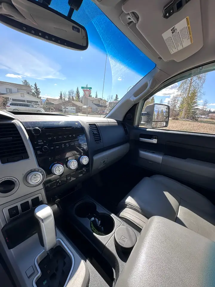 Toyota Tundra снимка Toyota Tundra