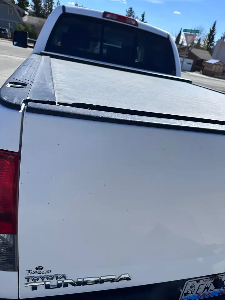 Toyota Tundra снимка Toyota Tundra
