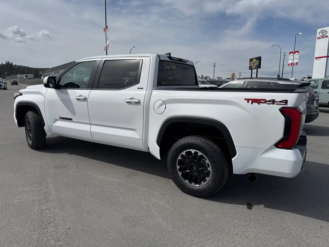 Toyota Tundra снимка Toyota Tundra